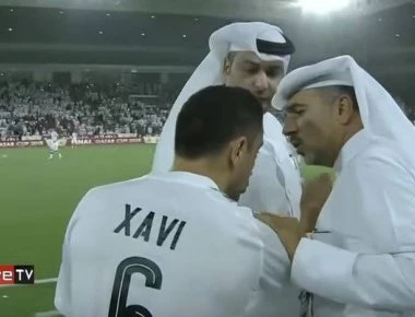 Βίντεο: Έξαλλος ο Τσάβι όταν τον απέβαλλαν και στον τελικό του Κυπέλλου Κατάρ - Τον κρατούσαν να μην μπει στο γήπεδο!